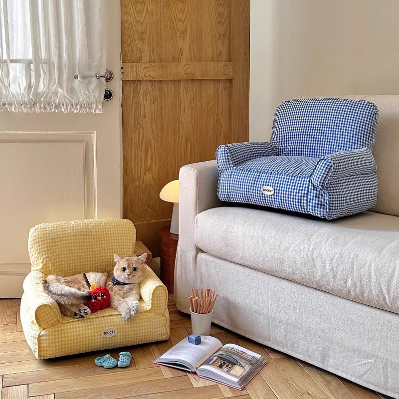 Blue and Yellow resting cat lounge - Luxe